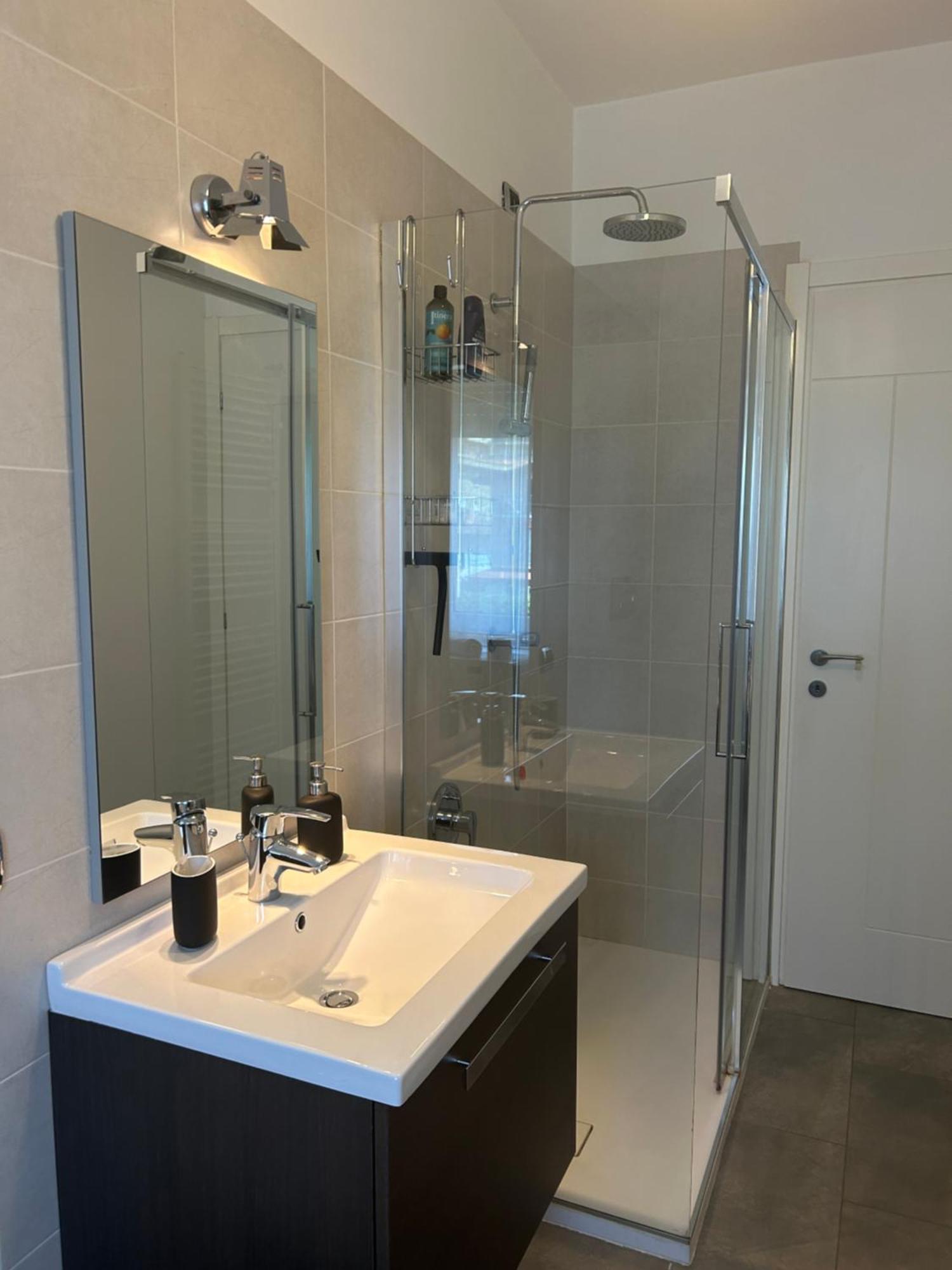 Comfortable Apartment In The Heart Of Lecco Zewnętrze zdjęcie