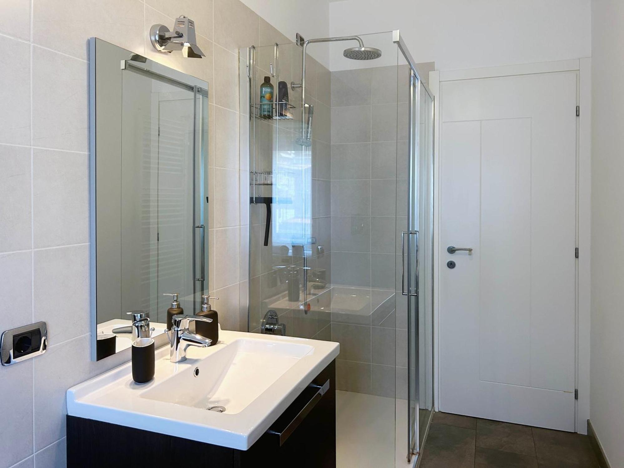 Comfortable Apartment In The Heart Of Lecco Zewnętrze zdjęcie